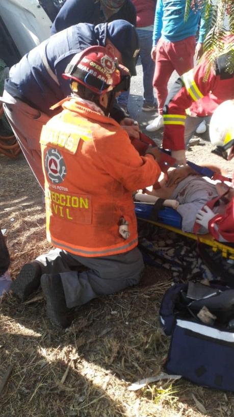 Choque entre dos camionetas en la Carretera 57 deja lesionados de gravedad