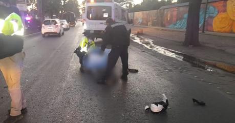 Muere motociclista atropellado por camión urbano en el Saucito