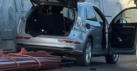 Niña fallece en Carretera Rioverde;  camioneta cargada de acero chocó el auto en que viajaba