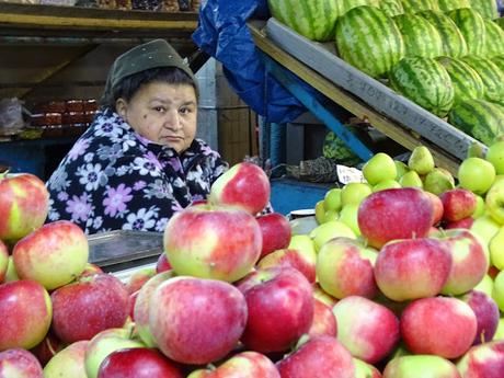 KAZAJISTÁN: ALMATY, LA CIUDAD DE LAS MANZANAS KAZAJISTÁN: ALMATY, LA CIUDAD DE LAS MANZANAS