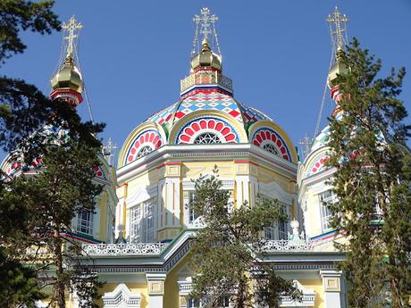 KAZAJISTÁN: ALMATY, LA CIUDAD DE LAS MANZANAS KAZAJISTÁN: ALMATY, LA CIUDAD DE LAS MANZANAS
