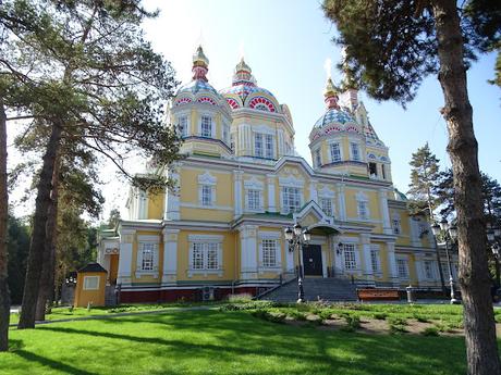 KAZAJISTÁN: ALMATY, LA CIUDAD DE LAS MANZANAS KAZAJISTÁN: ALMATY, LA CIUDAD DE LAS MANZANAS