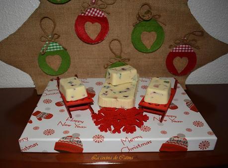 Turrón de chocolate blanco y frutas escarchadas