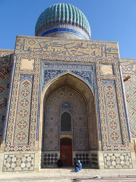 KAZAJISTÁN: EL MAUSOLEO DE KHOJA AHMED YASSAWI EN TURKESTÁN KAZAJISTÁN: EL MAUSOLEO DE KHOJA AHMED YASSAWI EN TURKESTÁN