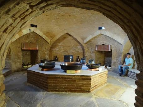 KAZAJISTÁN: EL MAUSOLEO DE KHOJA AHMED YASSAWI EN TURKESTÁN KAZAJISTÁN: EL MAUSOLEO DE KHOJA AHMED YASSAWI EN TURKESTÁN