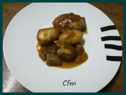 Carrilleras en salsa con patatas y setas