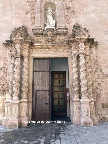 Entrada de la Iglesia de Santa María 