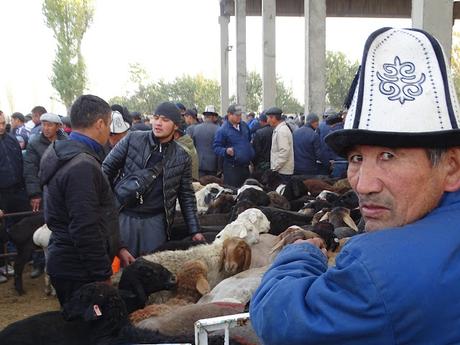 KIRGUISTÁN: EL MERCADO DE ANIMALES DE MALBAZAAR KIRGUISTÁN: EL MERCADO DE ANIMALES DE MALBAZAAR