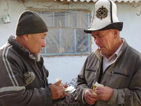 KIRGUISTÁN: EL MERCADO DE ANIMALES DE MALBAZAAR KIRGUISTÁN: EL MERCADO DE ANIMALES DE MALBAZAAR