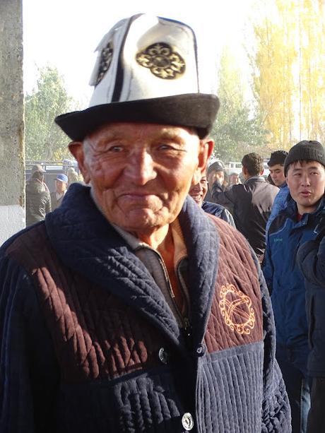 KIRGUISTÁN: EL MERCADO DE ANIMALES DE MALBAZAAR KIRGUISTÁN: EL MERCADO DE ANIMALES DE MALBAZAAR