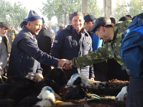 KIRGUISTÁN: EL MERCADO DE ANIMALES DE MALBAZAAR KIRGUISTÁN: EL MERCADO DE ANIMALES DE MALBAZAAR