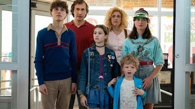 RUIDO DE FONDO (WHITE NOISE) (USA, Reino Unido; 2022) Comedia, Catástrofes, Intriga RUIDO DE FONDO (WHITE NOISE) (USA, Reino Unido; 2022) Comedia, Catástrofes, Intriga