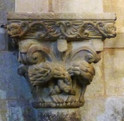 ROMÁNICO EN ARAGÓN. IGLESIA DE SAN ESTEBAN. Capitel cripta mujeres