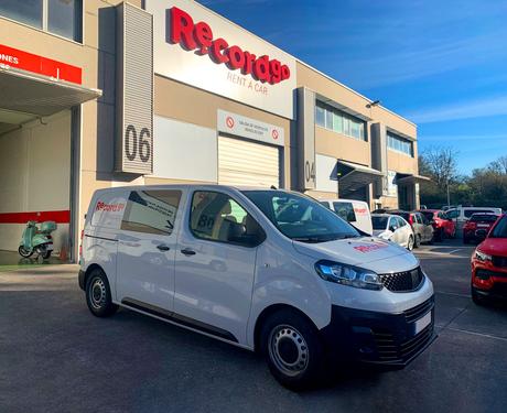 Record go incorpora vehículos industriales a sus servicios de movilidad