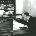 1930:José Mª de Cossío trabajando en la biblioteca de la Casona de Tudanca