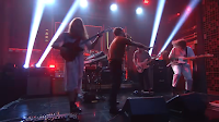 Idles interpretan The Wheels en el show de Jimmy Fallon