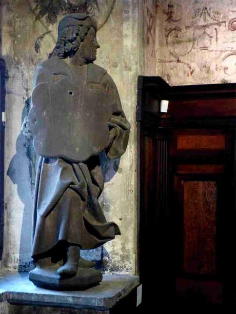 Las tres estatuas con relojes solares de Estrasburgo Las tres estatuas con relojes solares de Estrasburgo