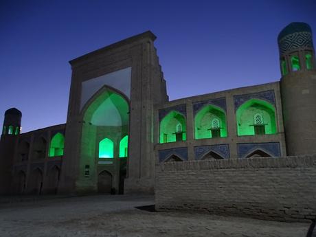 UZBEKISTÁN  :  EN LA SOÑADA JIVA