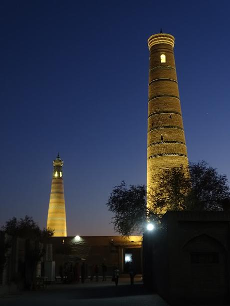 UZBEKISTÁN  :  EN LA SOÑADA JIVA