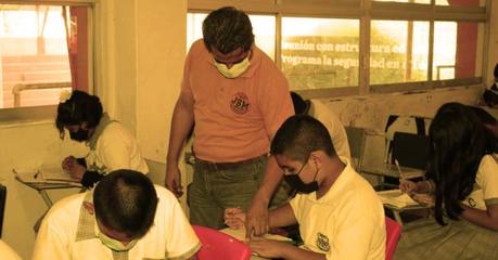 De forma híbrida, regresan a clases más de 560 mil estudiantes de educación básica