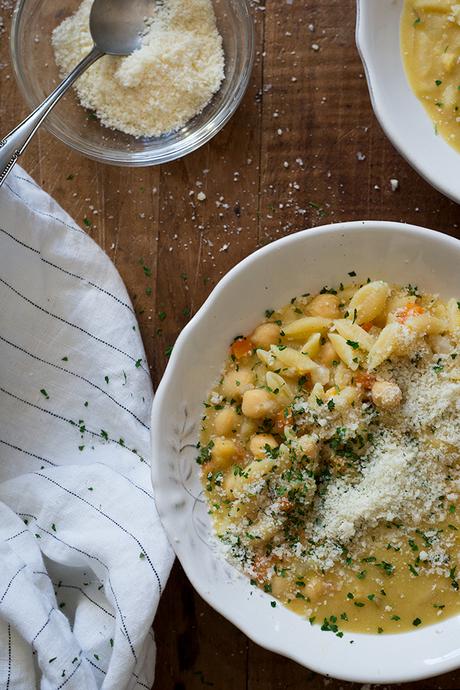 SOPA ITALIANA DE GARBANZOS, VERDURAS Y PASTA