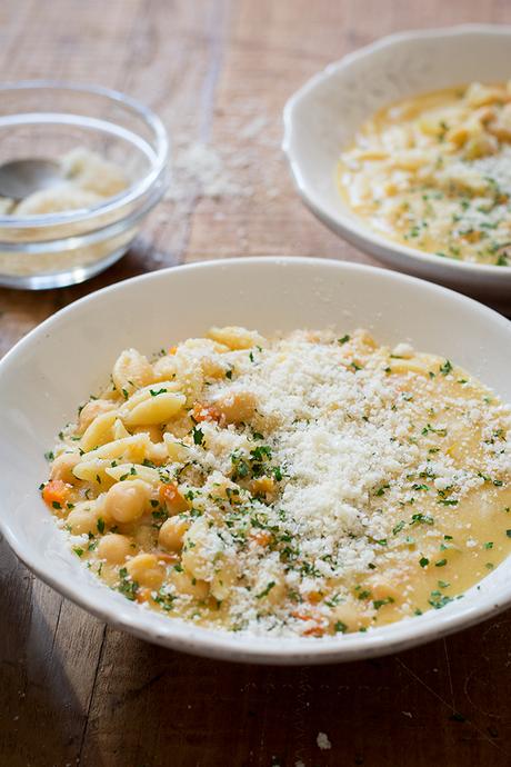 SOPA ITALIANA DE GARBANZOS, VERDURAS Y PASTA