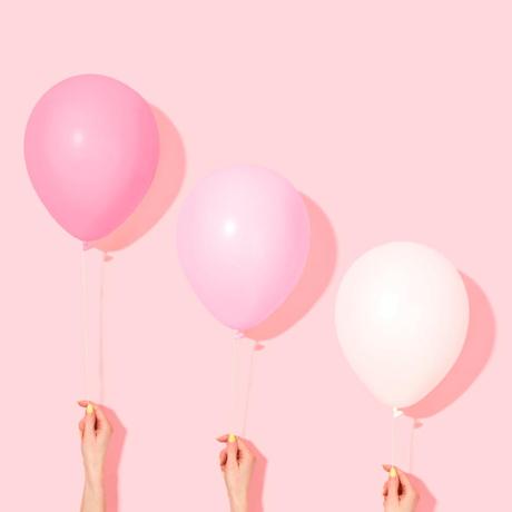 La chica de los globos de helio. La chica de los globos de helio.