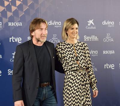 Antonio de la Torre y Clara Lago pasean por la capital andaluza en la pieza promocional de la gala, que se emitirá en TVE, salas de cine y Renfe