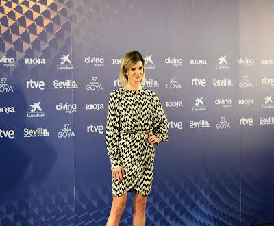 Antonio de la Torre y Clara Lago pasean por la capital andaluza en la pieza promocional de la gala, que se emitirá en TVE, salas de cine y Renfe