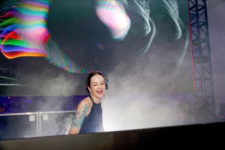 Primera mujer chilena en participar del Prada Extends: La artista digital Paola Olea participó como «VJ» durante evento en Miami c01f2c80-d186-0407-5672-cef0a1abd143