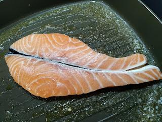 SALMÓN EN SALSA DE CHAMPIÑONES