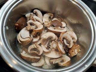 SALMÓN EN SALSA DE CHAMPIÑONES