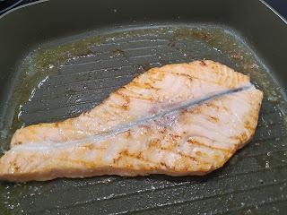 SALMÓN EN SALSA DE CHAMPIÑONES