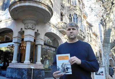 “El turismo que vive a costa de nosotros y no al revés”.