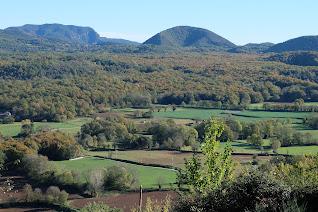 Paisaje desde el Volcán del Racó Hermoso paisaje desde el Volcán del Racó