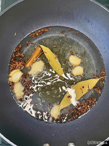 Salsa de aceite picante estilo chino (Chili oil) Salsa de aceite picante estilo chino (Chili oil)