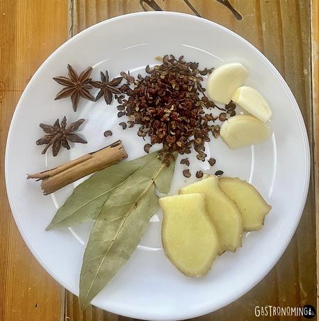 Salsa de aceite picante estilo chino (Chili oil) Salsa de aceite picante estilo chino (Chili oil)