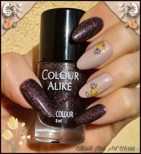 Manicura marrón holográfica con flores esquinadas