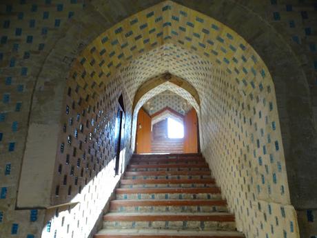 UZBEKISTÁN: EL MUSEO SAVITSKY DE NUKUS Y LA NECRÓPOLIS DE MIZDAKHÁN UZBEKISTÁN: EL MUSEO SAVITSKY DE NUKUS Y LA NECRÓPOLIS DE MIZDAKHÁN