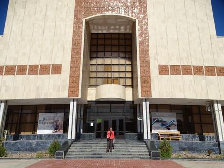 UZBEKISTÁN: EL MUSEO SAVITSKY DE NUKUS Y LA NECRÓPOLIS DE MIZDAKHÁN UZBEKISTÁN: EL MUSEO SAVITSKY DE NUKUS Y LA NECRÓPOLIS DE MIZDAKHÁN