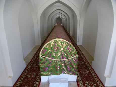 UZBEKISTÁN: EL MUSEO SAVITSKY DE NUKUS Y LA NECRÓPOLIS DE MIZDAKHÁN UZBEKISTÁN: EL MUSEO SAVITSKY DE NUKUS Y LA NECRÓPOLIS DE MIZDAKHÁN