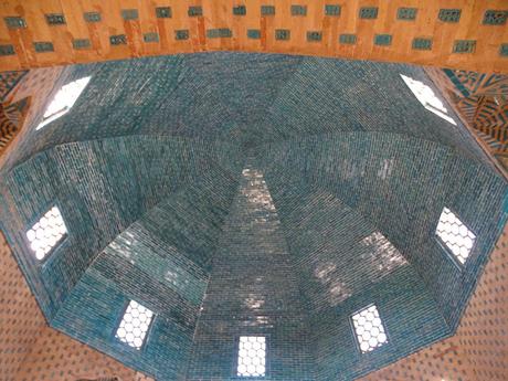 UZBEKISTÁN: EL MUSEO SAVITSKY DE NUKUS Y LA NECRÓPOLIS DE MIZDAKHÁN UZBEKISTÁN: EL MUSEO SAVITSKY DE NUKUS Y LA NECRÓPOLIS DE MIZDAKHÁN