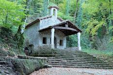 Bonita Ermita de Sant Martí en la Serra del Corb en Les Preses