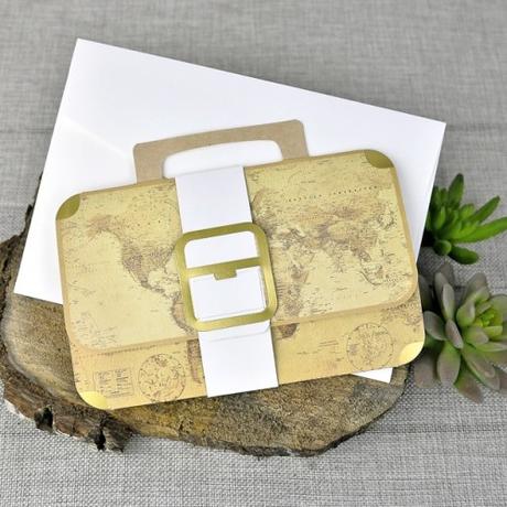 10 ideas originales para las invitaciones de tu boda con temática de viajes Invitación de boda viajes maleta con mapas
