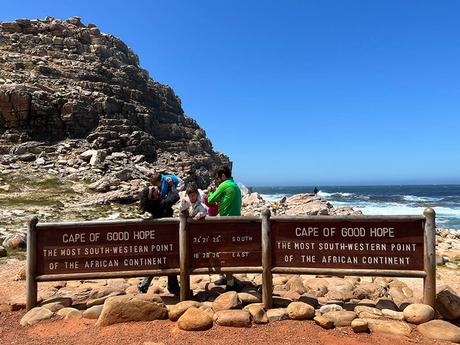 cartel que indica el punto más al suroeste de África: Cabo Buena Esperanza