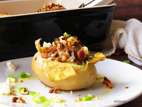 Patatas rellenas de champiñones, nueces y feta Patatas rellenas de champiñones, nueces y feta