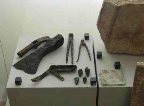 Dodecaedros y compases en el Arqueológico de Estrasburgo Dodecaedros y compases en el Arqueológico de Estrasburgo