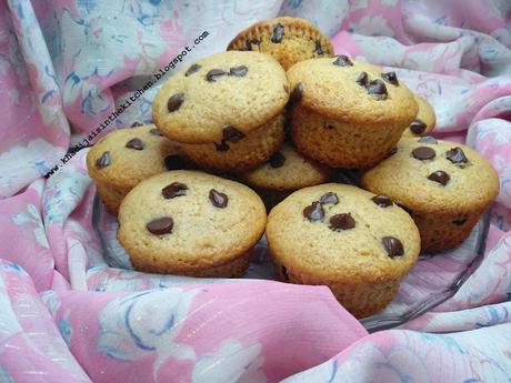 PETITS GÂTEAUX AU CITRON ET AUX PÉPITES DE CHOCOLAT / LEMON CHOCOLATE CHIPS MUFFINS / MAGDALENAS DE LIMÓN Y CHOCOLATE / مافن بحبيبات الشوكولاتة و الليمون (الحامض) PETITS GÂTEAUX AU CITRON ET AUX PÉPITES DE CHOCOLAT / LEMON CHOCOLATE CHIPS MUFFINS / MAGDALENAS DE LIMÓN Y CHOCOLATE / مافن بحبيبات الشوكولاتة و الليمون (الحامض)