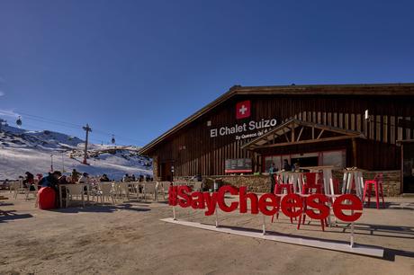 118 Studio diseña el restaurante «Chalet Suizo by Quesos de Suiza» en la estación de esquí de Sierra Nevada