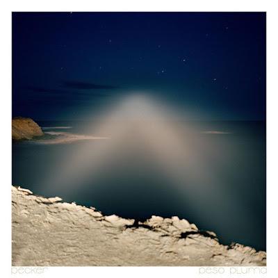 PECKER: 'PESO PLUMA'